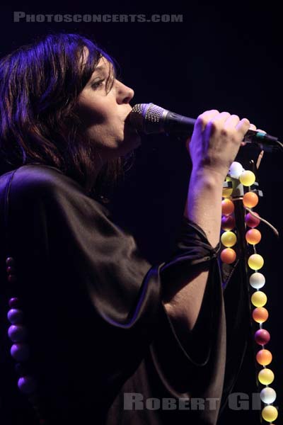 SARAH BLASKO - 2010-12-04 - PARIS - Cafe de la Danse - 